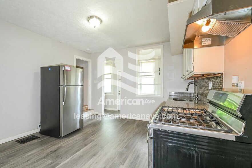 Building Photo - 5609 Celadine St