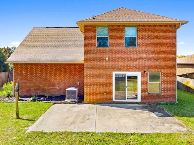 Building Photo - 140 Kinley Ave