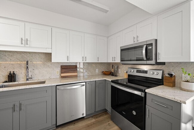 Building Photo - 3301 Bayshore Blvd