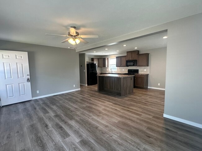 Building Photo - 15385 Dominique Dr
