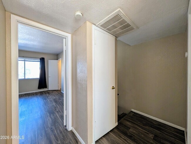 Building Photo - 9228 N 7th Ave