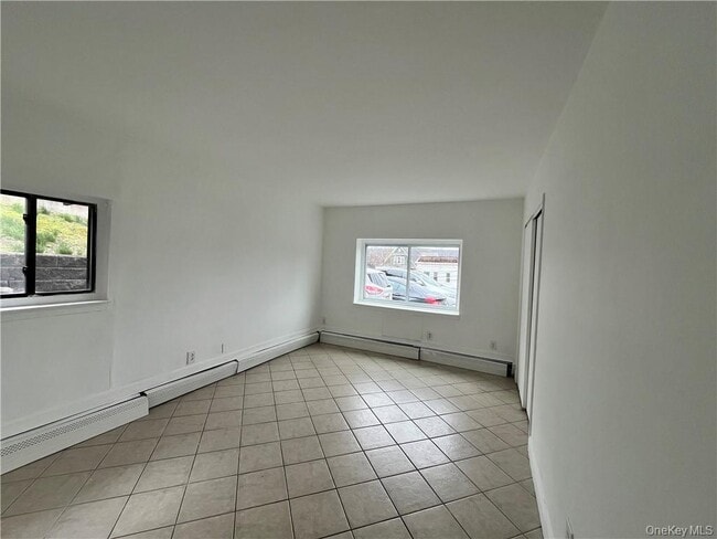 Building Photo - 790 Warburton Ave