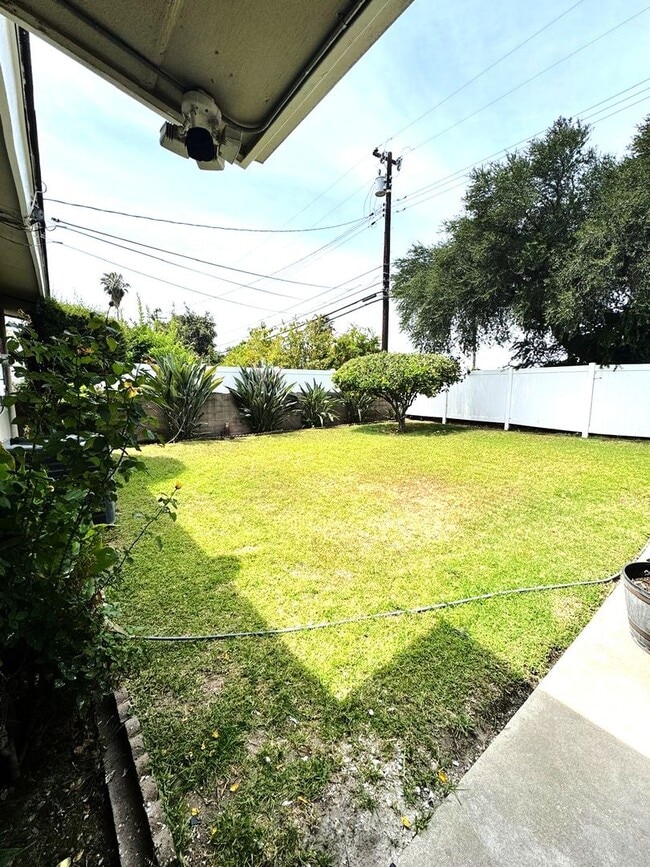 Building Photo - Rare 3 Bed Solar Home for Rent in Pomona Near Claremont & La Verne | Yard, Office, Garage
