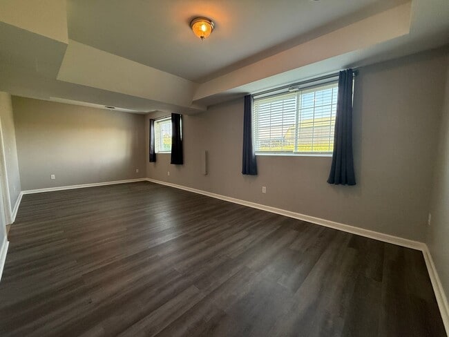 Building Photo - 3 Bedroom 3.5 Bathroom Home Located in Greeneville, TN