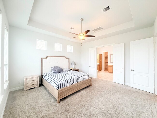 Building Photo - 6610 Lake Oasis Dr
