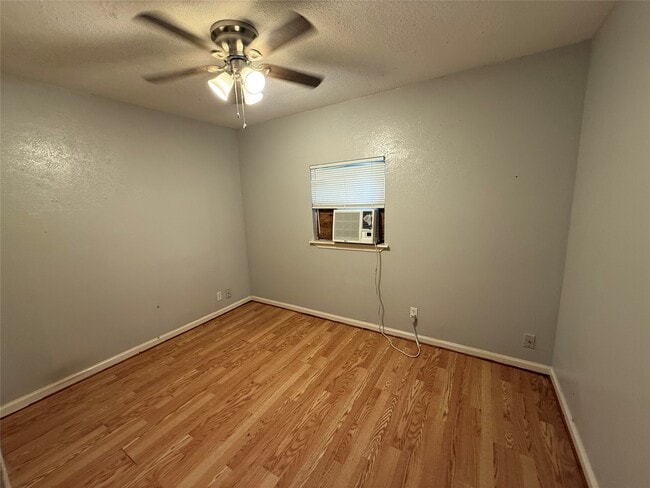 Building Photo - 4216 Kinne St