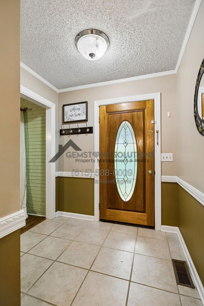 Building Photo - 1912 Graceland Dr