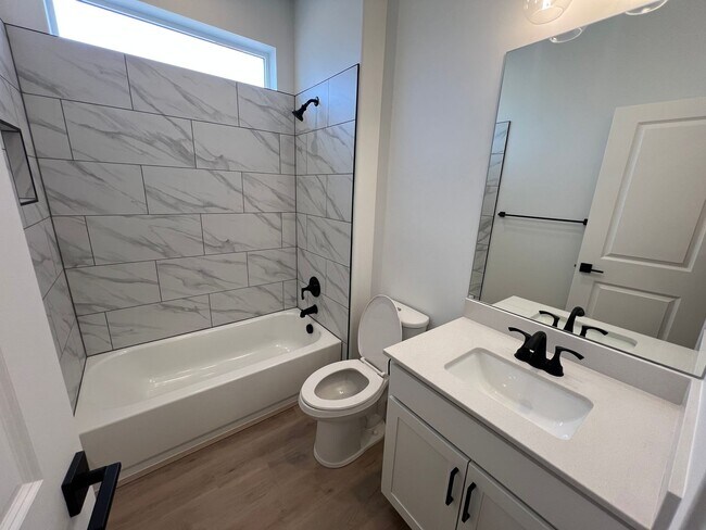 Building Photo - 702 Cedar Hl Dr