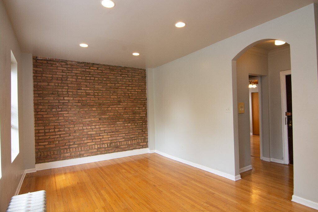 Building Photo - 4220 N Paulina St