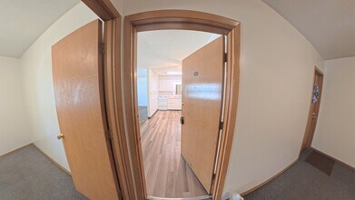 Building Photo - 405 SW Elm St