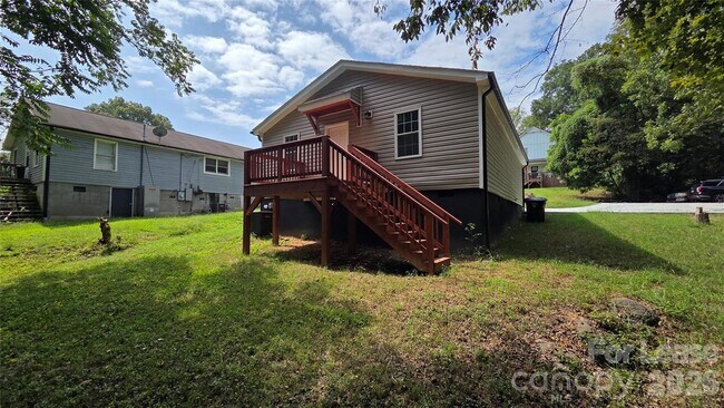 Building Photo - 151 Swink St SW