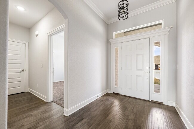 Building Photo - 2016 W Chandler Ave