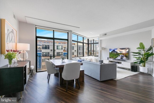 Building Photo - 460 New York Ave NW