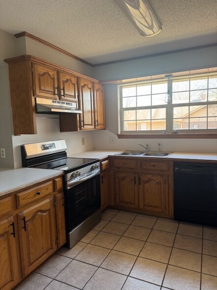 Building Photo - 2 Jeffrey Cir