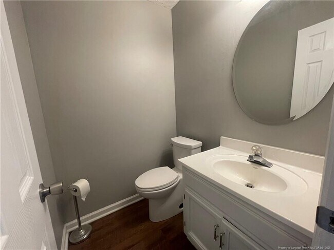Building Photo - 5701 Paradise Ct