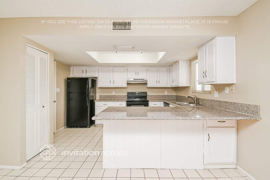 Building Photo - 2351 S Canton