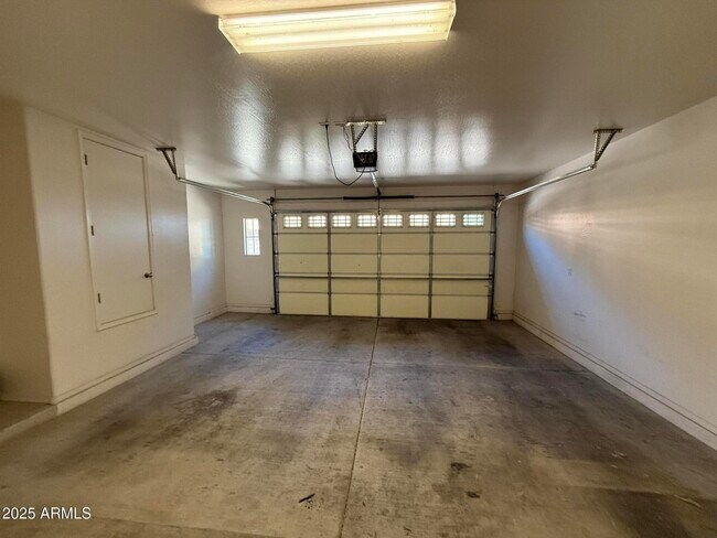 Building Photo - 2062 E Heartwood Ln