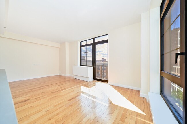 Building Photo - Gorgeous Two Bedroom with Floor to Ceiling Windows