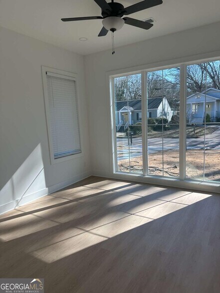 Building Photo - Room in Duplex on Plaza Ave SW