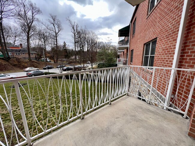 Building Photo - Charming 1-Bedroom Apartment in Wyncote! Available Late July!