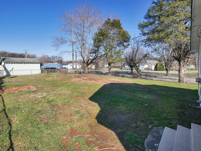 Building Photo - 2 BR 1 BA house for Rent