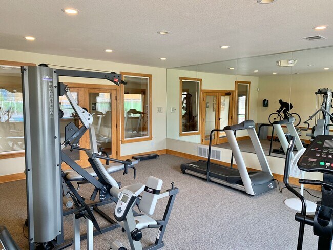 Building Photo - West Greeley Spacious Townhome With New Carpet!