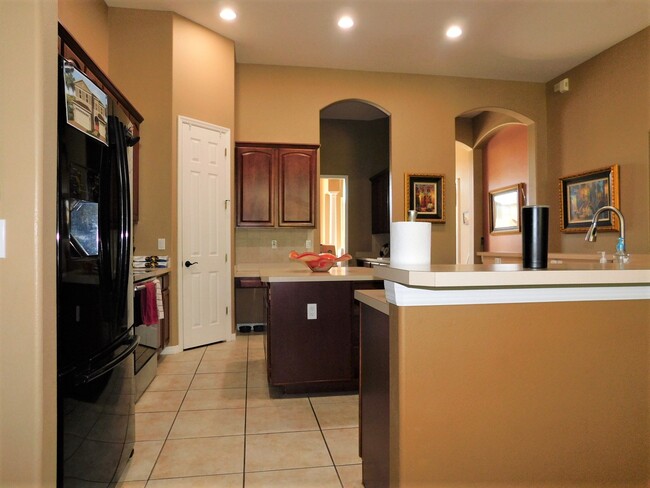 Building Photo - 2051 Autumn View Dr