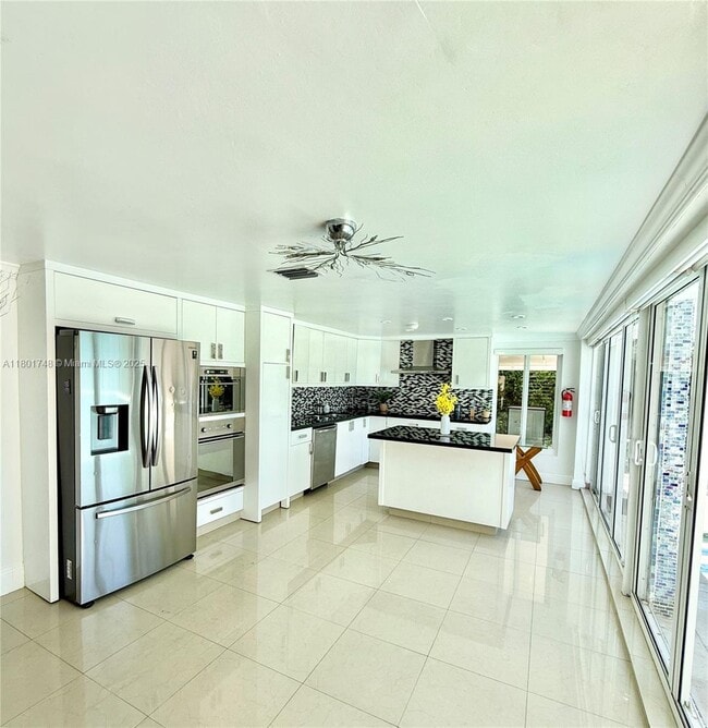 Building Photo - 5321 SW 89th Ct