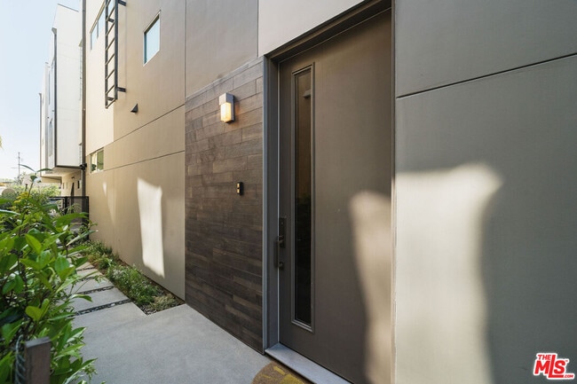 Building Photo - 1752 Stoner Ave