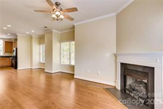 Building Photo - Wonderful craftsman style end-unit townhome