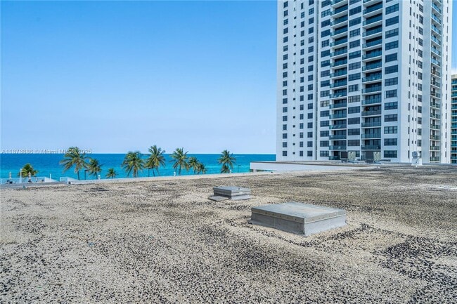 Building Photo - 2201 S Ocean Dr