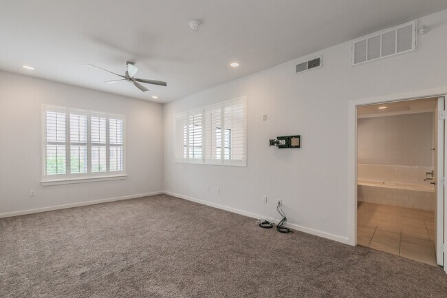 Building Photo - 2608 Museum Way
