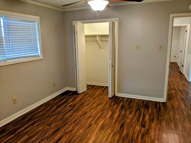 Building Photo - Charming Home Available Now!