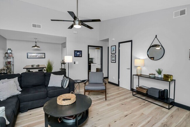 Building Photo - Updated 2BR/2BA Gem Minutes from Downtown Columbia!
