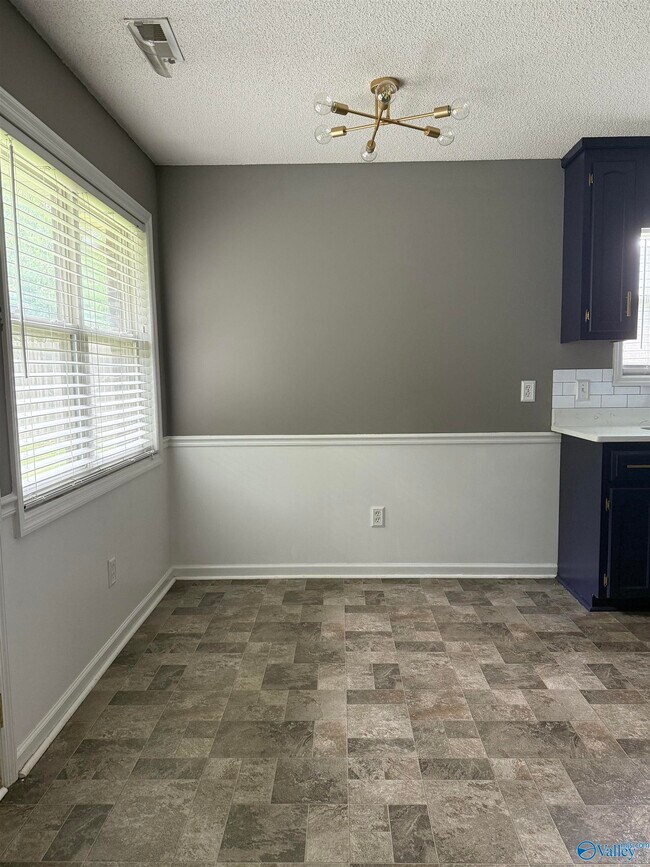 Building Photo - 115 Populus Dr