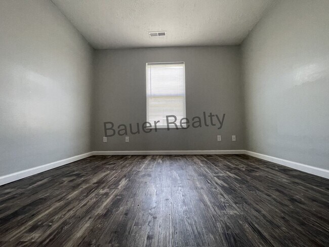 Building Photo - mf111