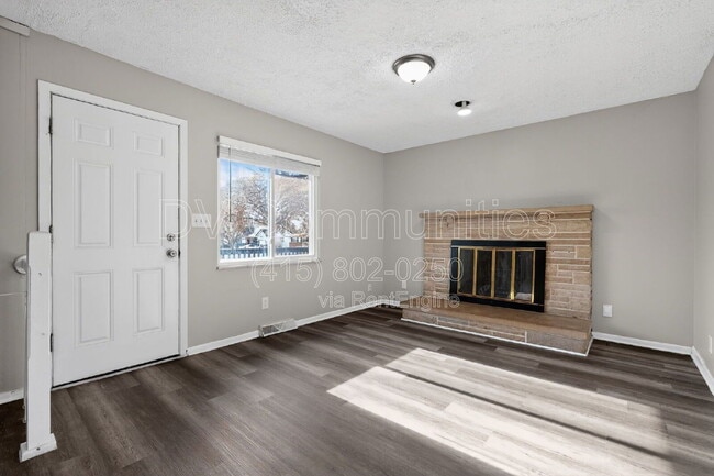 Building Photo - 4835 Almont Dr