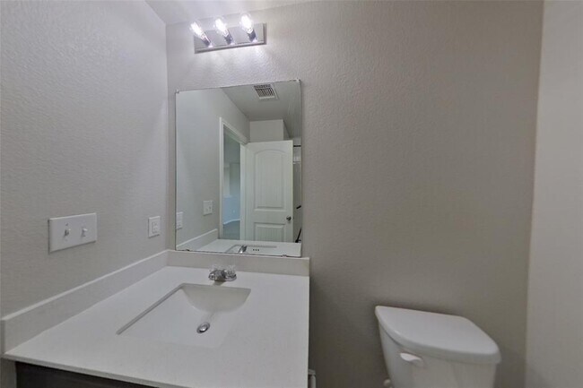 Building Photo - 15012 Custis Ln