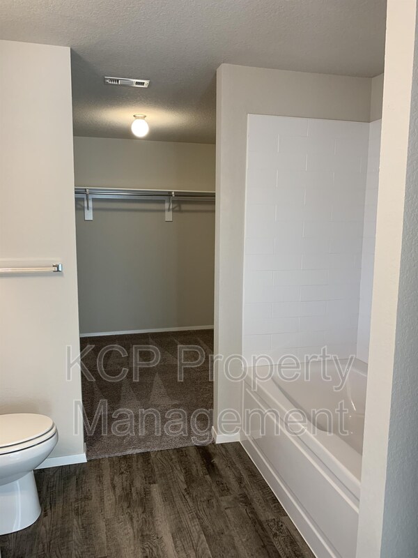 Building Photo - 1127 S Kingfisher Ln