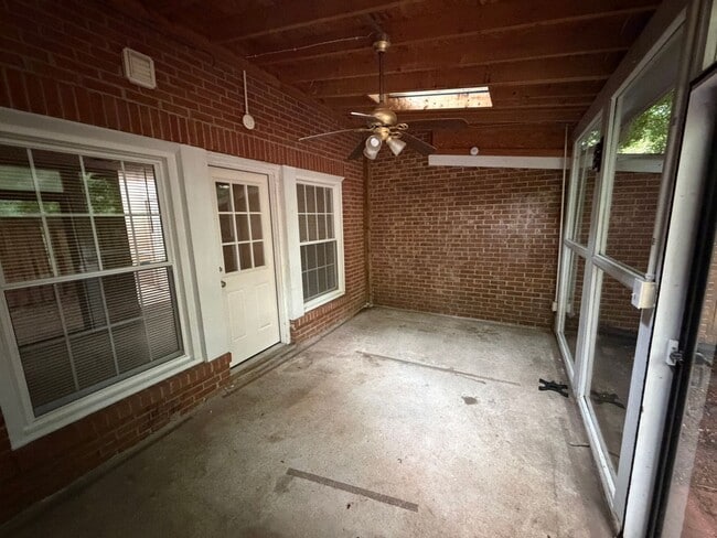 Building Photo - 103 Wenwood Cir