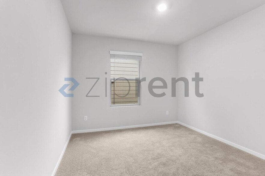 Building Photo - 1421 SW Pendleton Way