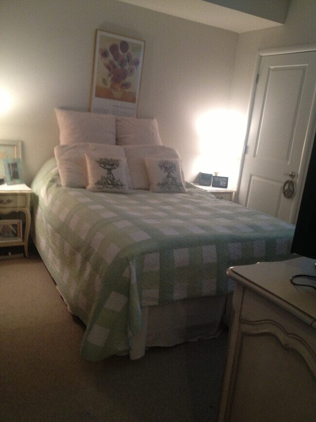 Building Photo - 1021 N Garfield St