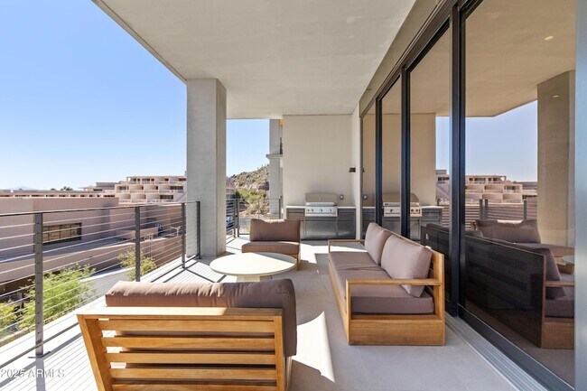 Building Photo - 5000 N Camelback Rdg Dr