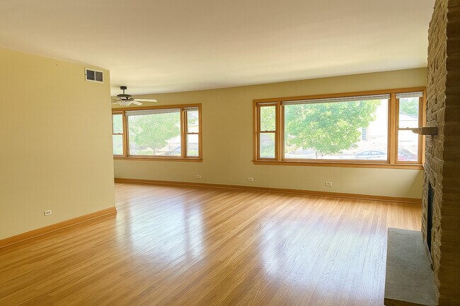 Building Photo - 7935 Karlov Ave