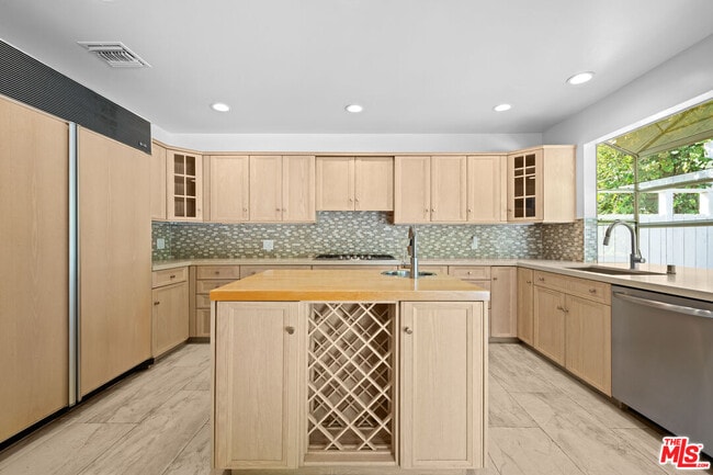 Building Photo - 435 Dalehurst Ave