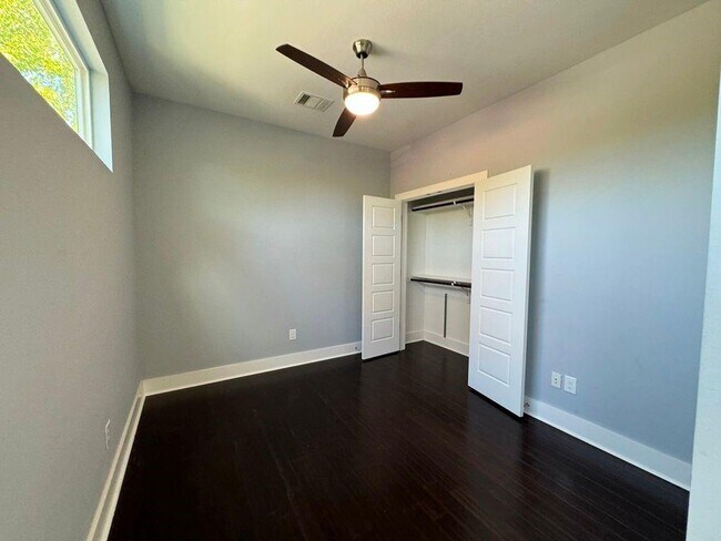 Building Photo - 6201 Felix Ave