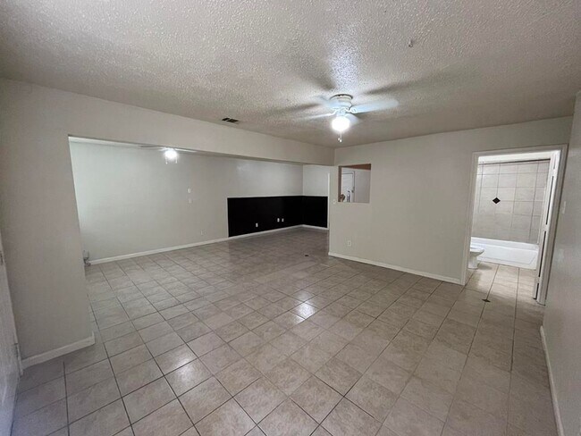 Building Photo - 3 Bedroom House in Garland, TX