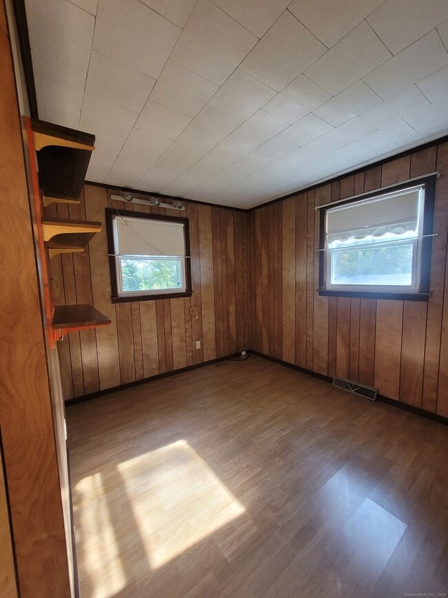 Building Photo - 5 Laurel Dr