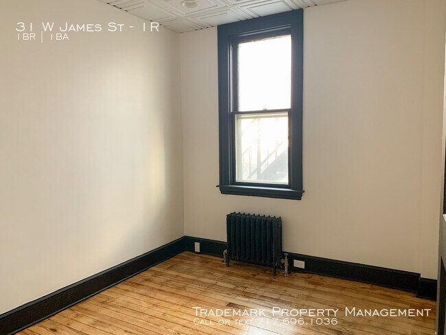 Building Photo - Updated 1 Bedroom Apartment