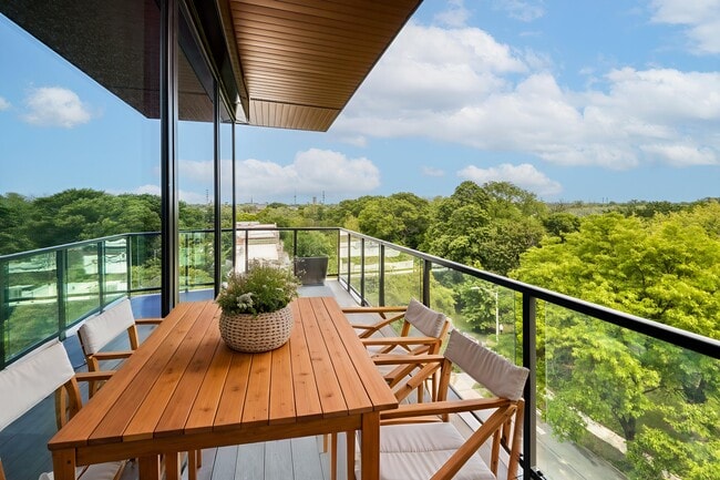 Building Photo - The Pierce at 7 Van Buren